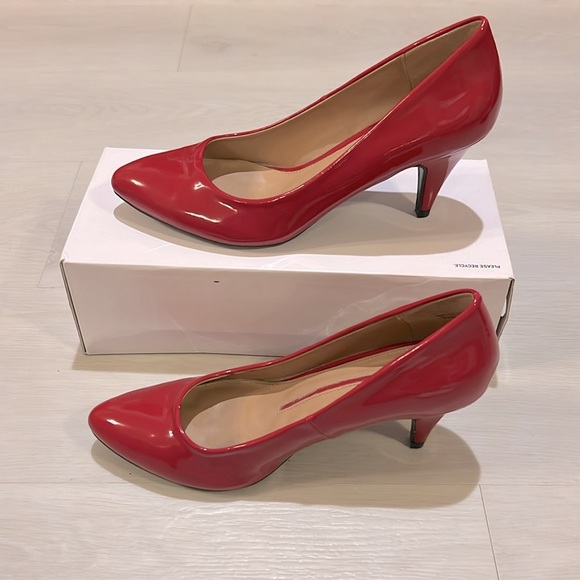 New Directions Red Patent Leather Pump 8.5 - Picture 3 of 5